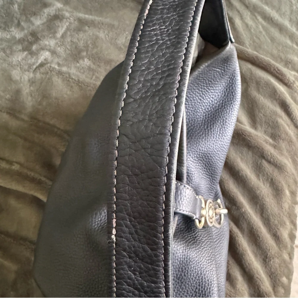Dooney & Bourke Black Pebbled Leather Hobo Bag – Classic Hardware